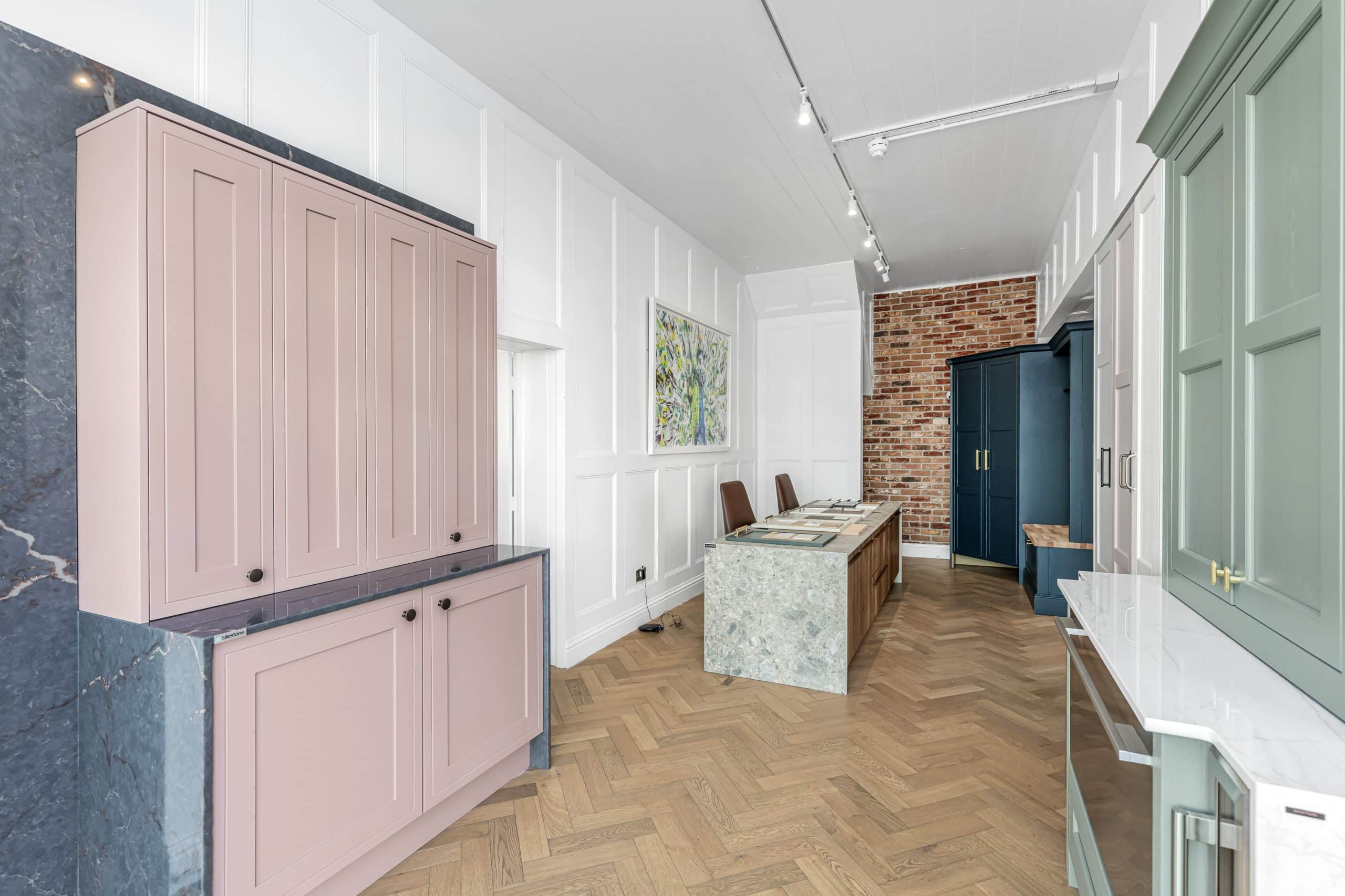 Explore custom kitchen solutions by Rêver Kitchens, crafted with passion and precision to reflect your unique style in West Sussex.
