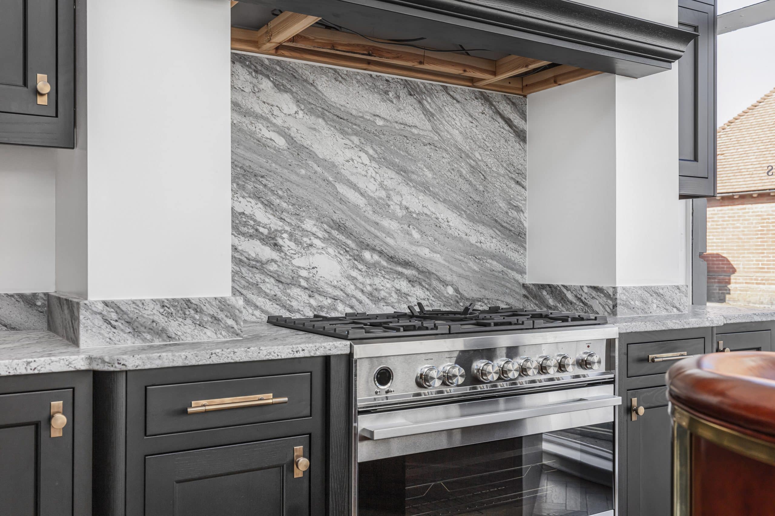 Explore custom kitchen solutions by Rêver Kitchens, crafted with passion and precision to reflect your unique style in West Sussex.
