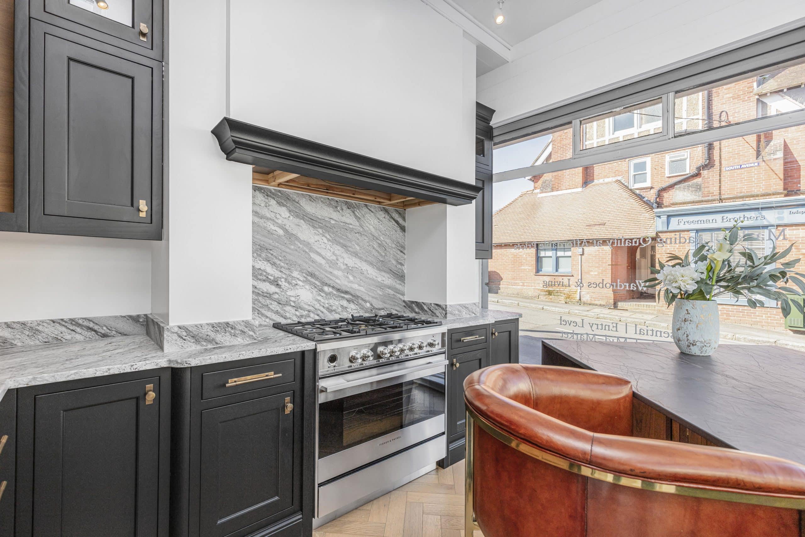 Explore custom kitchen solutions by Rêver Kitchens, crafted with passion and precision to reflect your unique style in West Sussex.