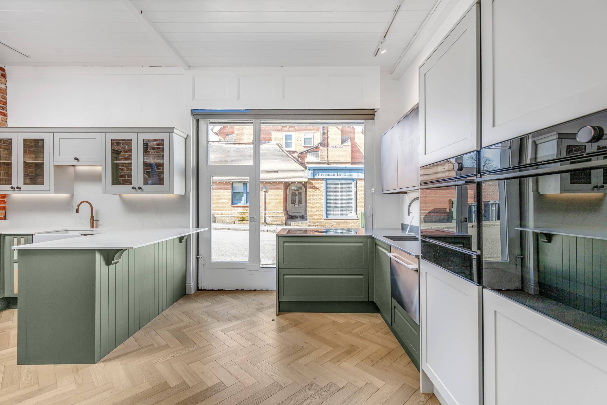 Explore custom kitchen solutions by Rêver Kitchens, crafted with passion and precision to reflect your unique style in West Sussex.