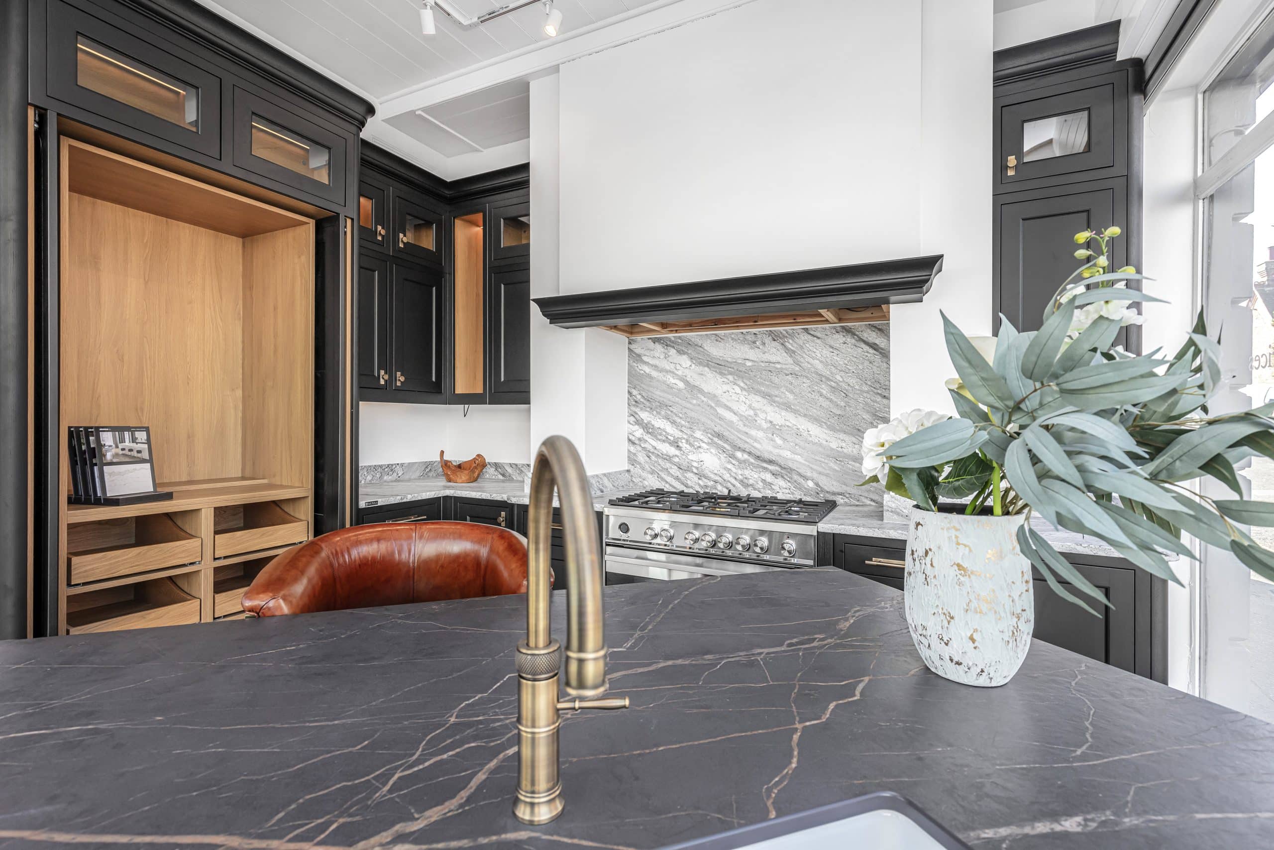 Explore custom kitchen solutions by Rêver Kitchens, crafted with passion and precision to reflect your unique style in West Sussex.